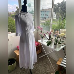Elopement city hall garden wedding dress by Bride Lulus. Classic dainty details